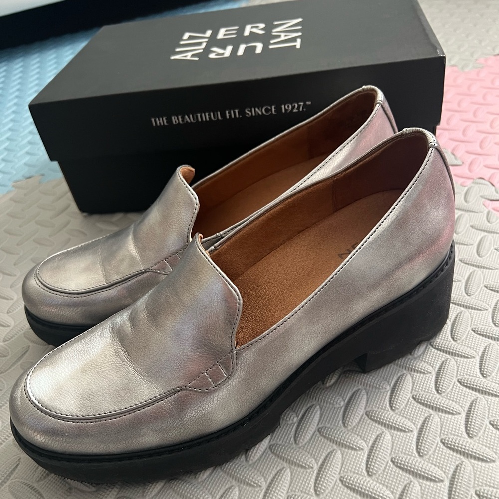 Naturalizer Silver Women's Cabaret Lug Sole Leather Loafers Black/Silver